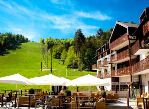 Komfort v prírode pod kopcami Mariborsko Pohorje v Slovinsku. Luxusná dovolenka vo Wellness Hotel Arena**** s raňajkami a wellness.