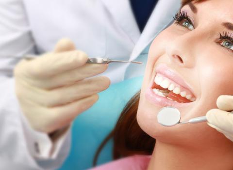 Predchádzajte vzniku zubného kazu, krvácaniu ďasien a ukladaniu pigmentov v zubnej sklovine. Dentálna hygiena s laserovou diagnostikou. 