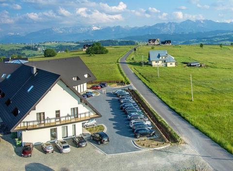 Príjemné ubytovanie v tichom prostredí v hoteli Bachledówka s neobmedzeným wellness a výhľadom na panorámu poľských a slovenských Tatier.