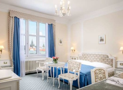 Luxusný hotel Ambasador Zlatá Husa***** na Václavskom námestí s prehliadkou Prahy v cene.