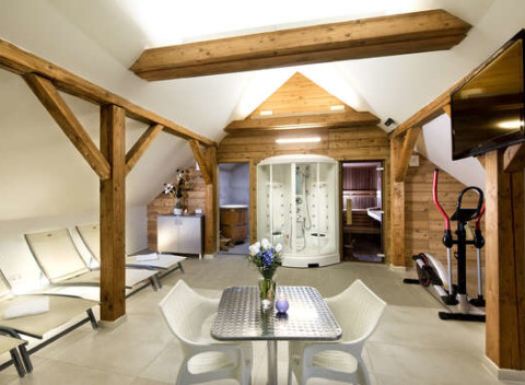 Romantická dovolenka v hoteli Tvrz Orlice**** s historickou atmosférou, polpenziou, wellness, masážou.