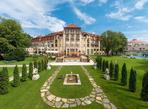 Víkend pre dvoch v luxusnom THERMIA PALACE kúpele Piešťany s raňajkami či polpenziou.