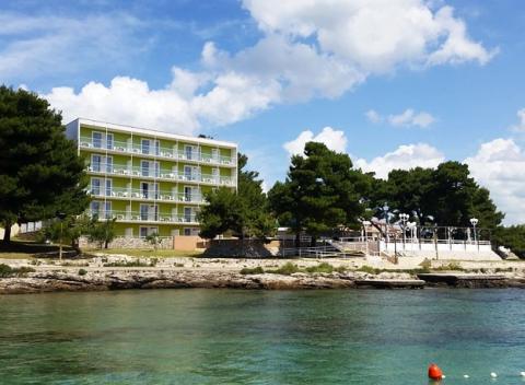 Národné parky Krka a Kornati na dosah, Šibenik a malebné pláže pri Jadranskom mori na vás čakajú počas pobytu vo Villa Arausa v Chorvátsku.