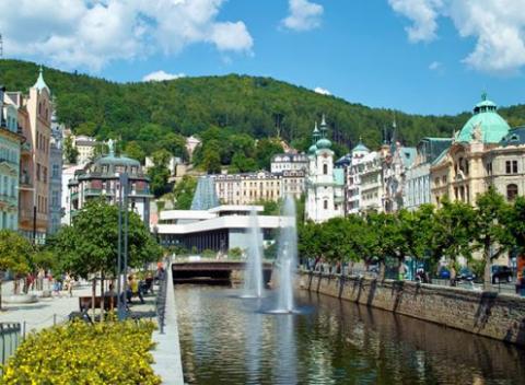 Malebné prostredie Karlových Varov, spoločná príprava raňajok, obeda, to je 3-dňový seminár o strave v penzióne Nádražní stezka.