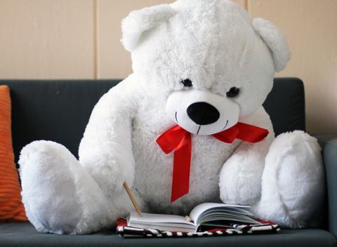 Metrový plyšoví medvedíci pre deti - Macko Uško z Arktídy (biely) alebo Méďko Béďko, ktorý spadol do čokolády (hnedý).