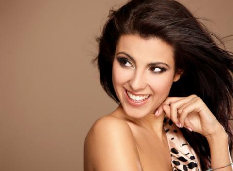 Profesionálny permanentný make-up obočia, pier alebo očných liniek. Krásna, upravená a zvodná za každých okolností. 