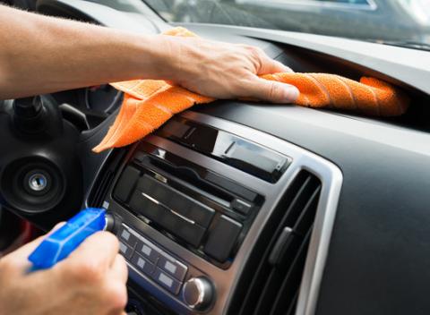 Kompletná údržba vozidla - tepovanie, dezinfekcia, umývanie a čistenie. Zverte svojho miláčika do rúk odborníkom. 