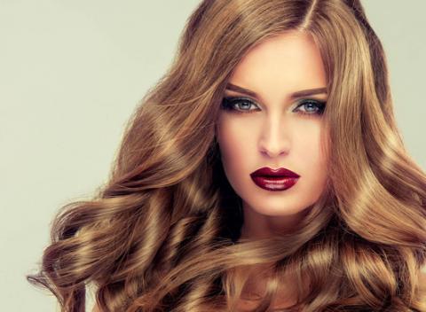 Krásna si ísť ľahnúť a rovnako krásna sa zobúdzať... Dokonalosti občas treba trošku pomôcť. Permanentný make-up na vybrané časti tváre.