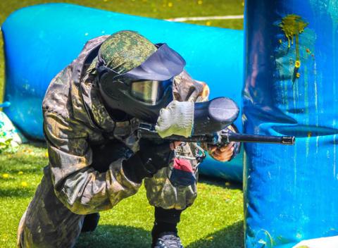Skvelé 3 hodiny outdoor paintballu na profesionálnom ihrisku. Za bezkonkurenčnú cenu v Bratislave. Zapožičanie kompletného výstroja.  