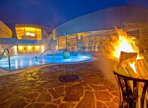 Termálne pramene a wellness, lyžovačka, hory - komfort pre rodiny s deťmi i pre páry. To všetko vás čaká v Hoteli Bania v Białka Tatrzańska.