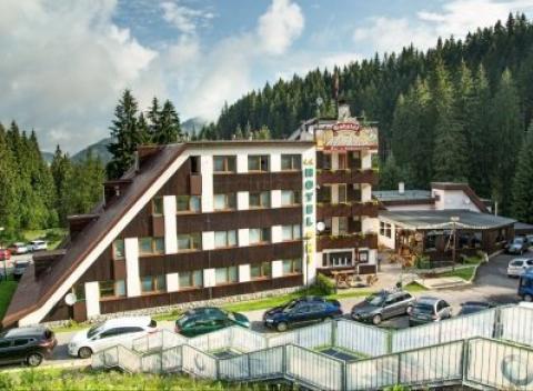 Užite si pohodovú rodinnú dovolenku v Národnom parku Nízke Tatry. Pobyt v hoteli SKI s polpenziou, vstupom do aquaparku či skipassom.