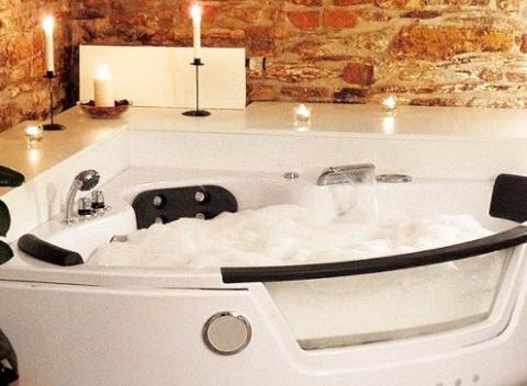 Kde inde hľadať stratenú energiu, ako práve v kúpeľoch? Kráľovská wellness dovolenka na 2-4 dni pre celú rodinu v Poděbradoch. 