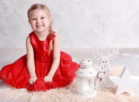 Rodinné vianočné fotografovanie v ateliéri. Nechajte profesionálnu fotografku zachytiť jedinečné chvíle strávené s tými najbližšími ľuďmi.