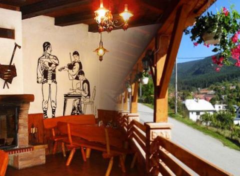 Dovolenka na rozhraní Liptova a Oravy! 3 až 6-dňový pobyt v Jánošíkovej Krčme vo Veľkej Fatre pre dvoch so vstupom do aquaparku Dolný Kubín.