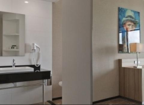 Hotel Schiphol**** neďaleko Amsterdamu na 3 dni pre 2 osoby s raňajkami. Spoznajte Amsterdam plný kvetov a histórie. Teraz len za 218€!