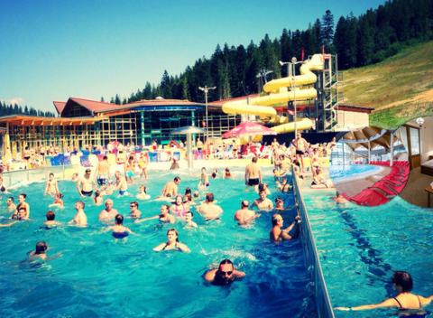 Pobyt pre dvoch s raňajkami v Oraviciach pri aquaparku. Relaxujte celý deň v termálnych vodách alebo spoznávajte Oravu počas turistiky.