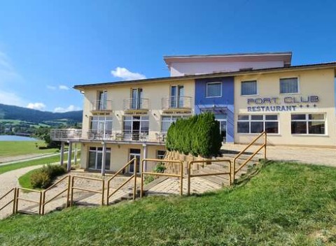 Penzión Port Club*** priamo na brehu Oravskej priehrady, s nádherným výhľadom a polpenziou.