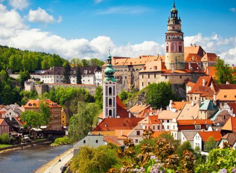 Navštívte českú pýchu UNESCO - Český Krumlov! Spoznajte romantické mestečko pretkané historickými uličkami počas pobytu pre 2 alebo 4 osoby.