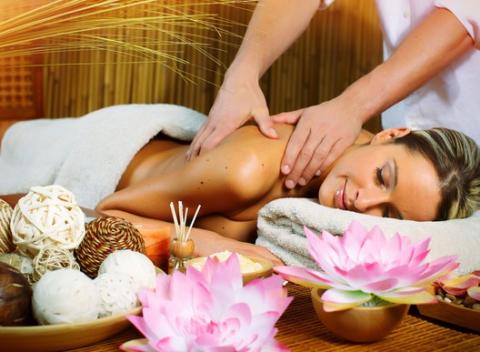 Masáž chrbta a šije alebo celého tela v rodinnom salóne v Ružinove. Doprajte vášmu telu zaslúžený relax a odpočinok. 