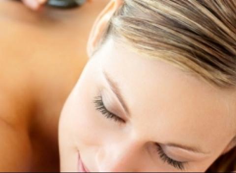 Masáž lávovými kameňmi Skvelý relax a uvoľnenie celého tela