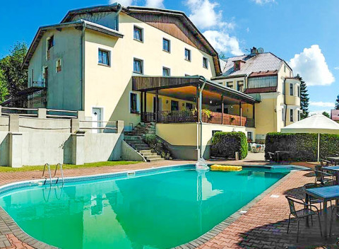 Jizerské hory pri Jablonci nad Nisou v Penzióne Stará Školka s bazénom neobmedzene a polpenziou.