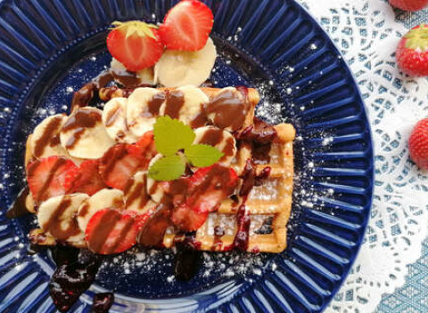 Vegánske wafle z Loove restaurant by Vegana - 2x Vegánske wafle s ovocím a čokoládou pre 2 osoby.