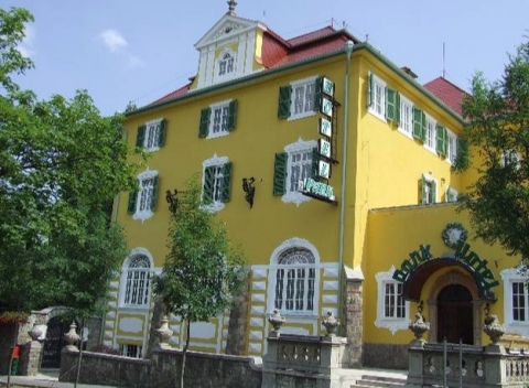 Príjemná atmosféra, historické pamiatky a vynikajúce maďarské víno to je mesto Eger. Wellness pobyt v barokovom štýle v 4* hoteli.