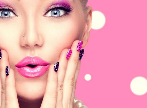 Krásne gélové nechty sú ozdobou každej ženy. Lesklé, čisté, farebné či zdobené. Pokojne nechajte svoju fantáziu rozhodnúť za vás. 