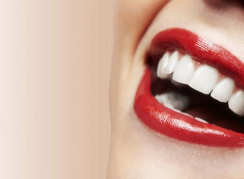 Predchádzajte zubným kazom a paradontóze starostlivosťou o váš chrup. Dentálna hygiena s alebo bez pieskovania v Dentinex Dental Clinic.