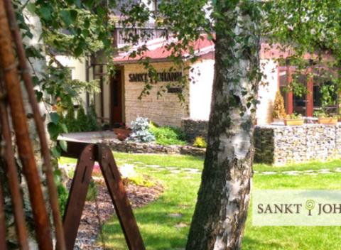 Strávte príjemnú jesennú dovolenku pod Tatrami. Rodinný pobyt v útulnom penzióne Sankt Johann na Liptove s polpenziou a privátnou saunou. 