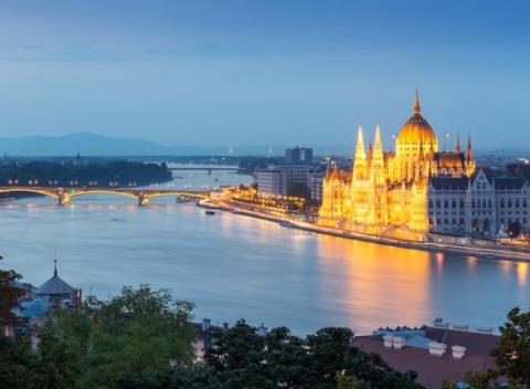 Spravte si výlet do Budapešti ešte túto jeseň či počas blížiacej sa zimy a spoznajte miestnu vianočnú atmosféru s ubytovaním v 3* Star City.