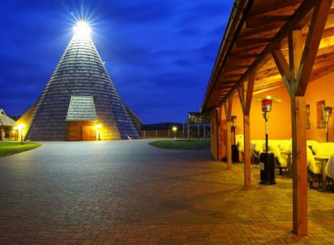 Skvelý wellness pobyt v jedinečnom Vigvam rezorte neďaleko Prahy, s najvyšším vigvamom na svete. Ubytovanie v penzióne s polpenziou. 