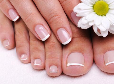 Wellness manikúra a medicinálna pedikúra. Prenechajte starostlivosť o vaše ruky a nohy profesionálom, ktorí sa už o ne postarajú.