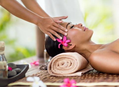 Aj šťastie sa dá kúpiť - v podobe masáže. Starosti počkajú, teraz je čas na načerpanie novej energie na jednej z masáží v Sanasume.