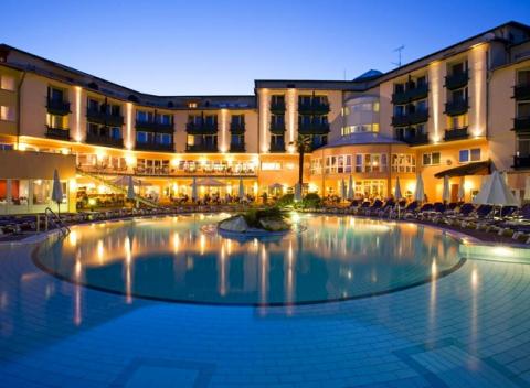 Perfektné pohodlie, luxusné ubytovanie, pokoj a relax s polpenziou v Lotus Therme Hotel & Spa ***** v maďarskom mestečku Hévíz.