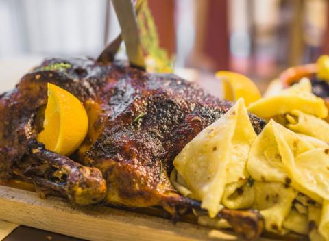 Gaštany na zemi, babie leto a padajúce listy, znamená len jediné, je čas na poriadne hody. Gurmánske kačacie a husacie hody v Košice hotel.