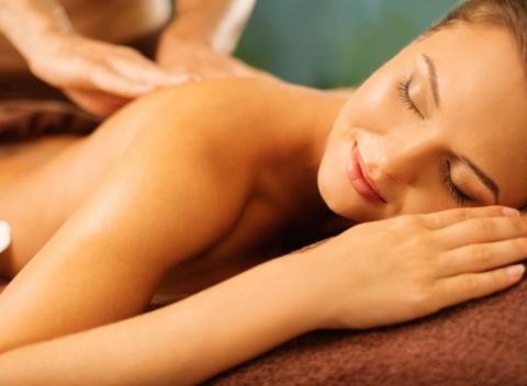 Voňavé esenciálne oleje vmasírované do vašich stuhnutých svalov, rozprúdenie energie a uvoľnenie. 90-minútová masáž od rodenej Thajčanky. 