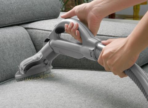 Profesionálne tepovanie zničí nepríjemný zápach, vráti farbu a vzhľad pohovke. UNIPRAT v Košiciach tepuje s kvalitnými strojmi.