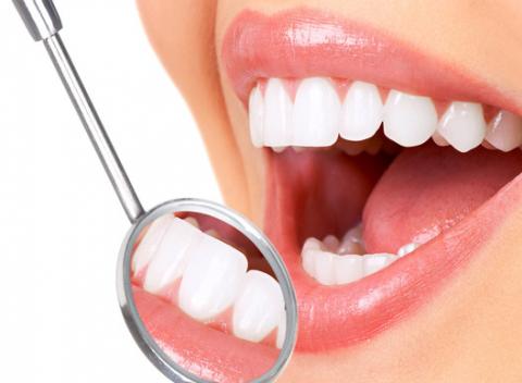 Zdravý a žiarivý chrup vďaka profesionálnemu prístupu. Inštruktáž, odstránenie zubného kameňa a povlaku ultrazvukovým prístrojom PIEZON.