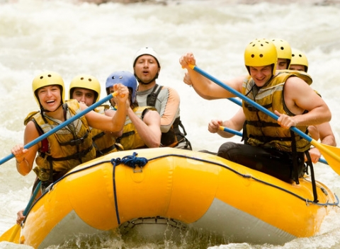 Zdolajte na rafte kanál víťazov alebo si užite pokojný splav rieky Váh. Aktivita pre začiatočníkov aj skúsených rafterov.
