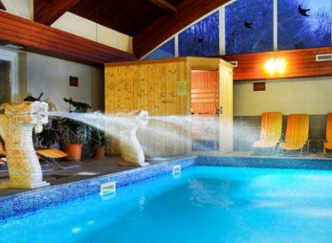 Maďarské mestečko Simontornya je krásne v každom ročnom období. Luxusný wellness pobyt s polpenziou v 4* zámockom hoteli Fried Castle Hotel.