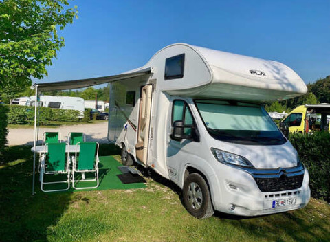 Prenájom Happy Caravan pre 6 osôb – cestujte slobodne za dobrodružstvami.
