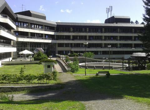 Víkend pre dve osoby plný odpočinku vo Vysokých Tatrách! Ubytovanie na 2 alebo 3 noci s polpenziou a 3-hodinovým vstupom do vodného sveta.