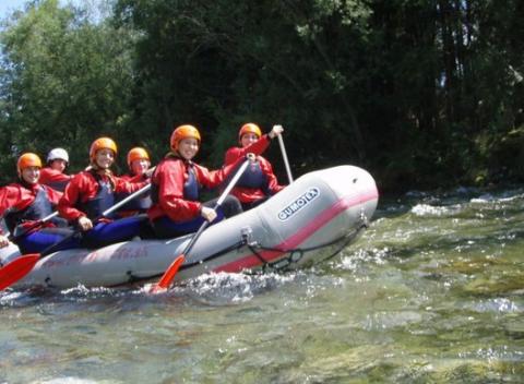 Nezabudnuteľný splav dravej rieky Belá s HD videom z raftu. Skvelá adrenalínová aktivita pre začiatočníkov aj skúsených rafterov.