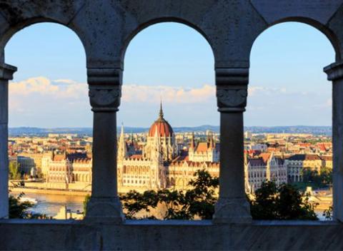 Obzrite si krásy „perly Dunaja“ zblízka. Fantastická rodinná dovolenka v Budapešti s ubytovaním v hoteli Drive Inn s raňajkami.