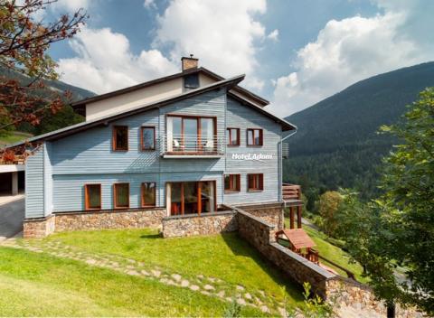 Dovolenka s jedinečným výhľadom na hory, v srdci Krkonôš. Pobyt v hoteli Adam**** v Špindlerovom Mlyne  s wellness a polpenziou. 