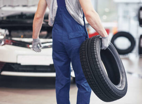 Autoservis BARNY: Kompletné prezutie pneumatík aj s vyvážením, bez čakania.