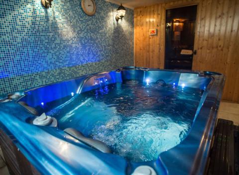 Privátne wellness v štúdiu Sun v Ružinove ponúka 2 hodiny sladkého ničnerobenia a regenerácie pre vaše telo vo vírivke a saune.