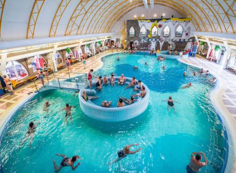 Celodenný vstup do THERMAL CORVINUS Veľký Meder. Užite si pocit, keď sa ponoríte do príjemnej vody a vašim telom prebehnú endorfíny šťastia.