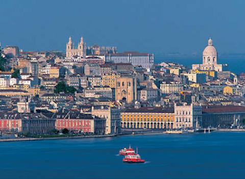 Navštívte hlavné mesto Portugalska - Lisabon a spoznajte jeho krásy. Pobyt pre dvoch v elegantnom 3* Hoteli Miraparque s raňajkami.